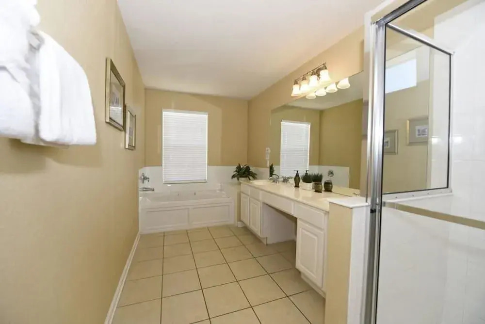 7825 The Windsor House 6 Bedroom by Florida Star