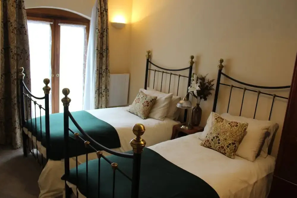 Holly Lodge
