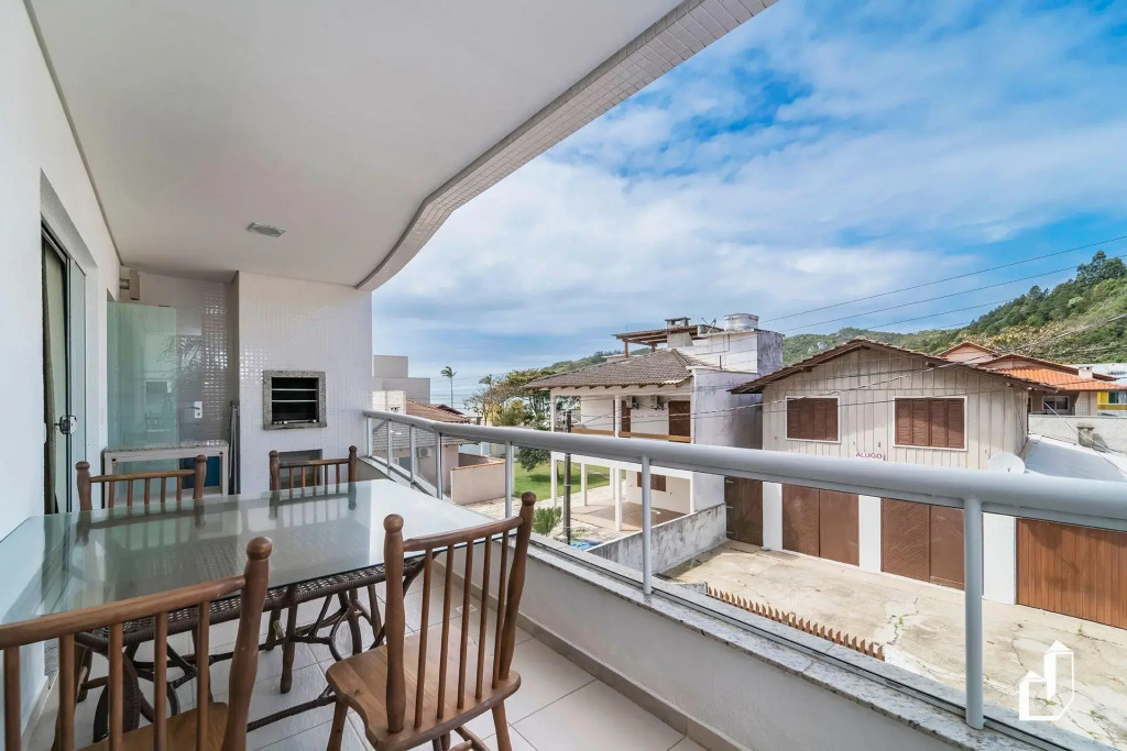Apartamento Com 03 Dormitórios