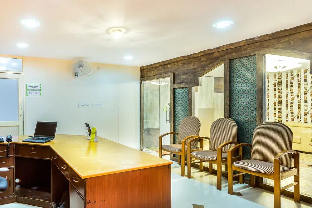 OYO 12120 Hotel Srico