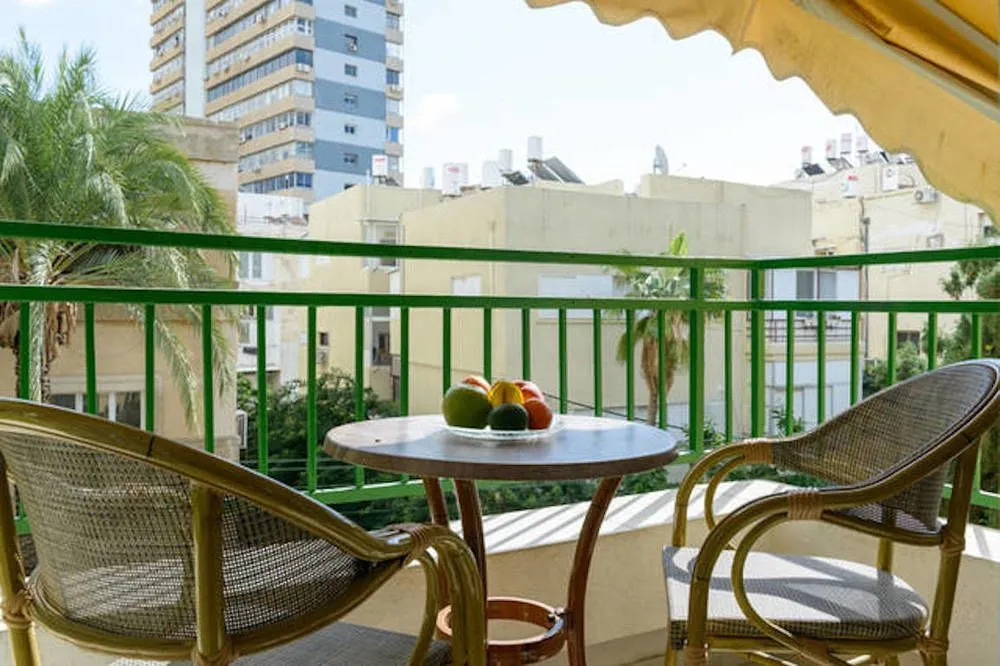 Comfort Family Apartment near Beach by FeelHome