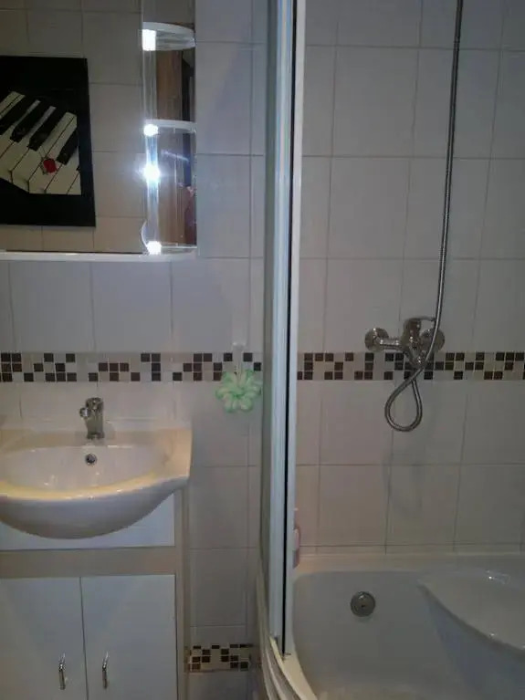 Accommodation 407