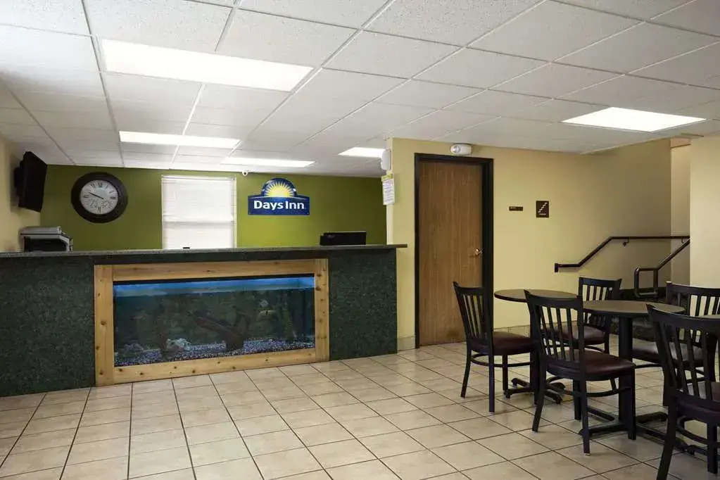 Days Inn by Wyndham Park City Kansas