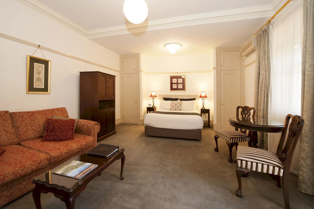Cobb & Co Court Boutique Hotel