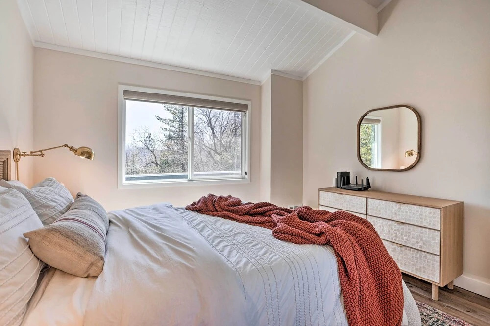 Stunning Lake Arrowhead Cabin w/ Lake Views!