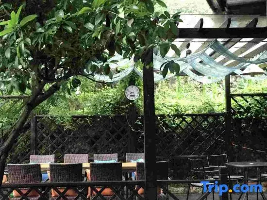 Xingyi Mountain Breeze Inn
