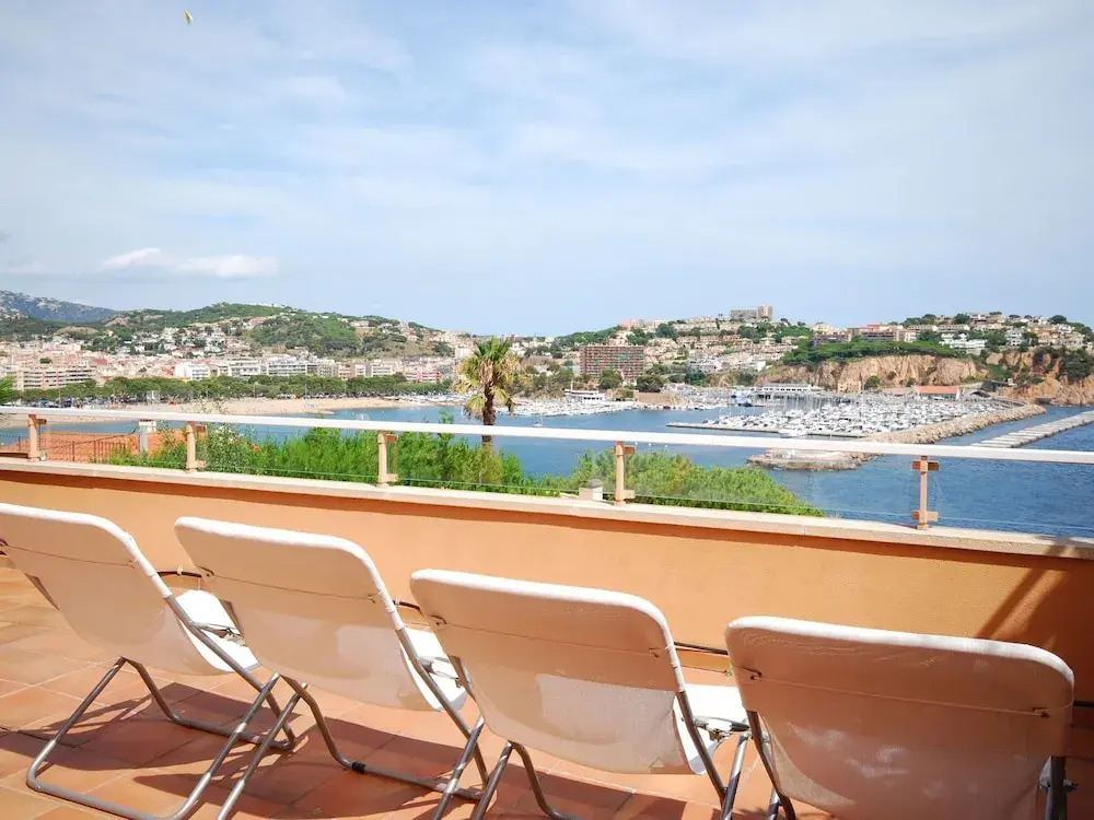 Apartment in Sant Feliu Near the Beach