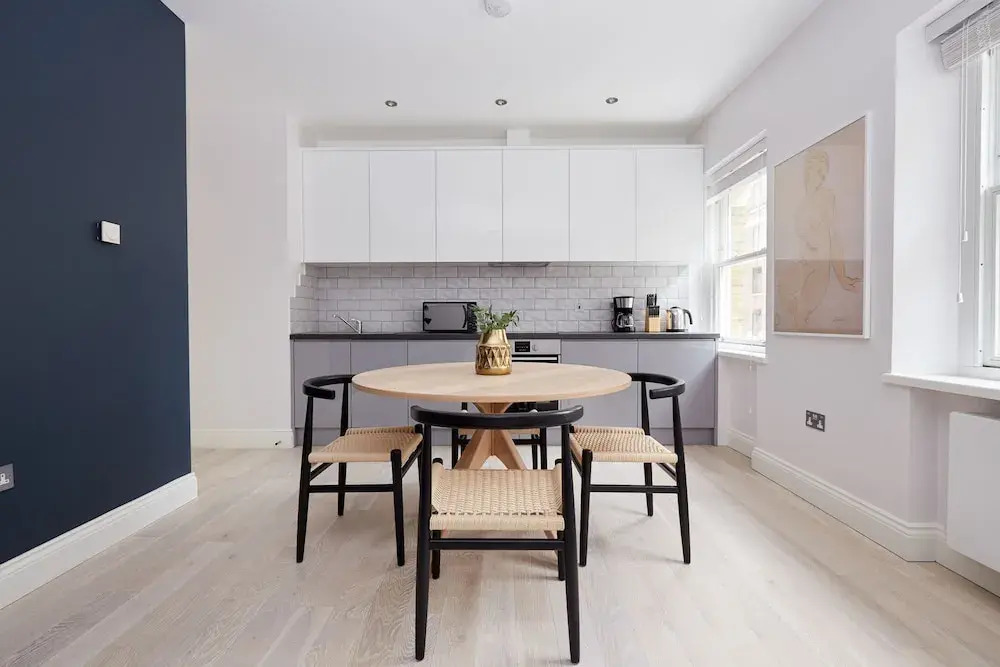 Charming 2BR West End Suites by Sonder
