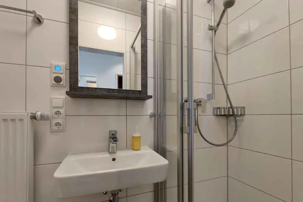 Große Ferienwohnung 8 im Haus Seeluft mit drei Balkonen und Meerblick