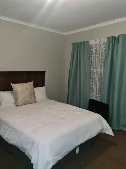 Justin's Place Lounge. An Exceptional Home with no Load Shedding, by The Grove Mall and Wilgers Hospital.