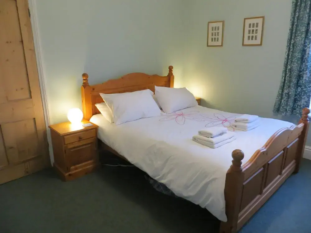 The Shields- Large Family House Close to Beach