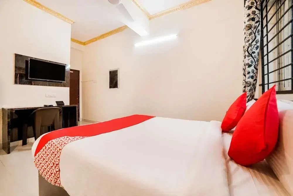 Lucky Hotels by OYO Rooms
