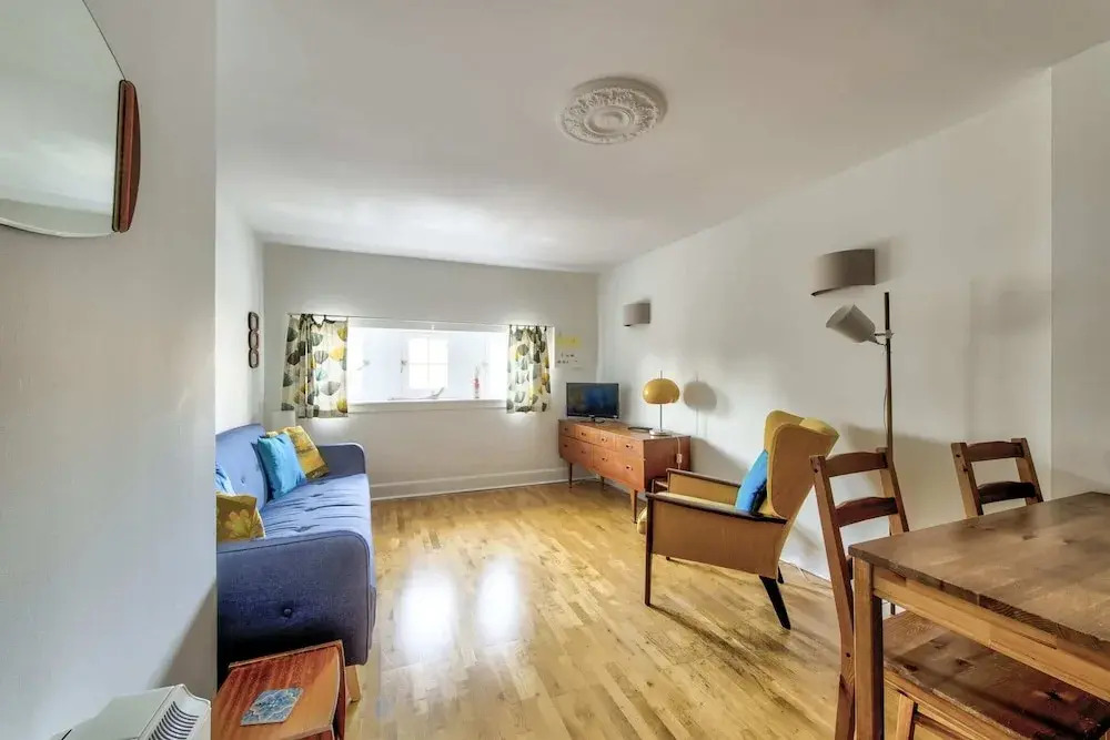 Converted Tea House With Retro Vibes In Lively Leith