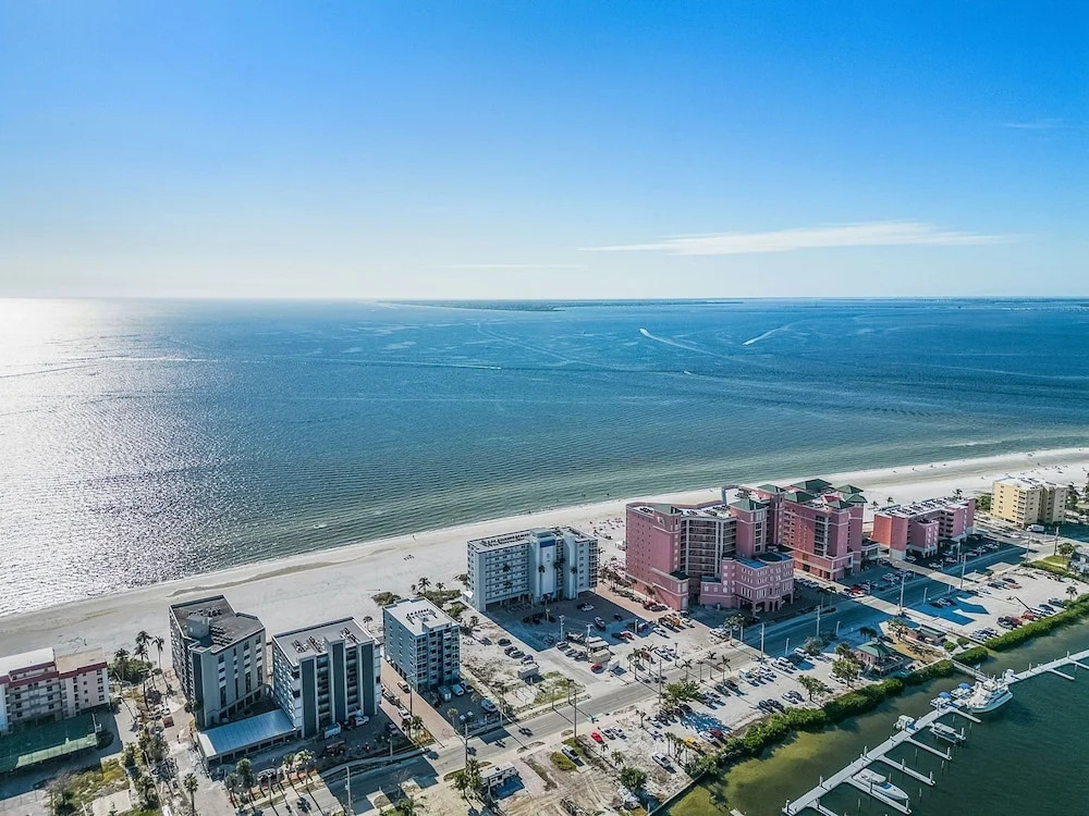 Beach Villas # 106 - Bogo24 2 Bedroom Condo by RedAwning