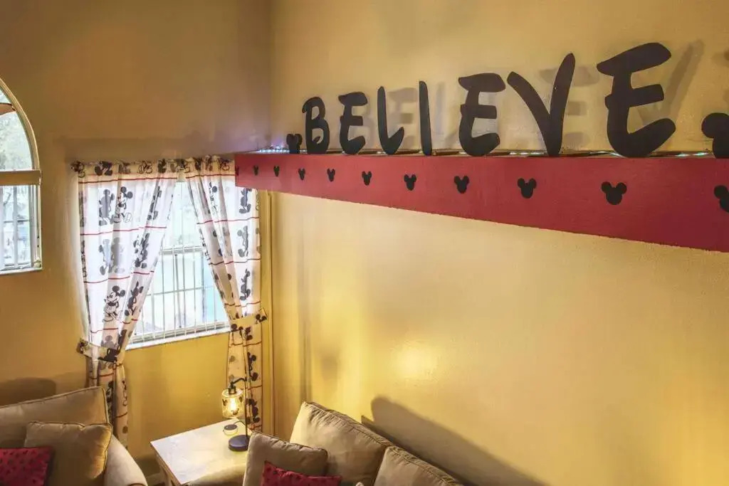 *Disney-15min away* Magical Mickey themed condo