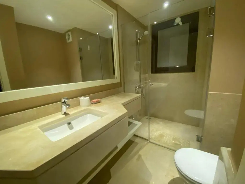 Unique 4-rooms villa w/private pool, beach & dock.