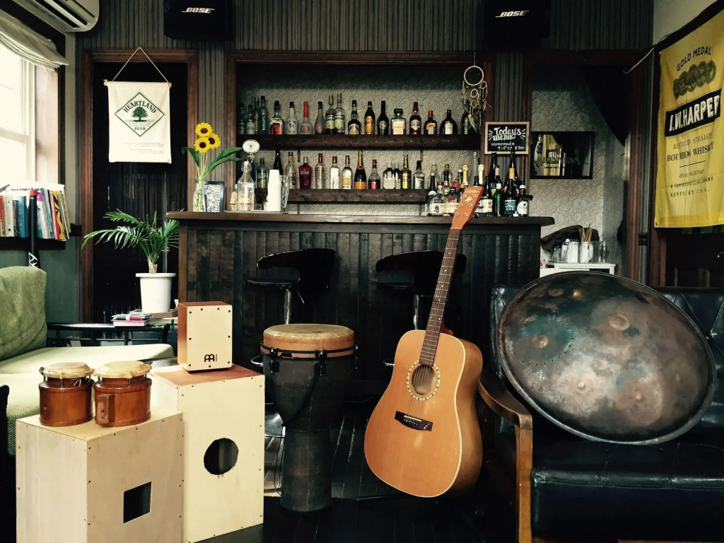 IZA Kamakura Guest House and Bar