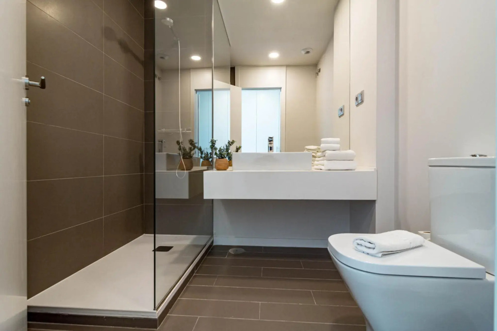 LM351A- Luxury 3 bed family apartment