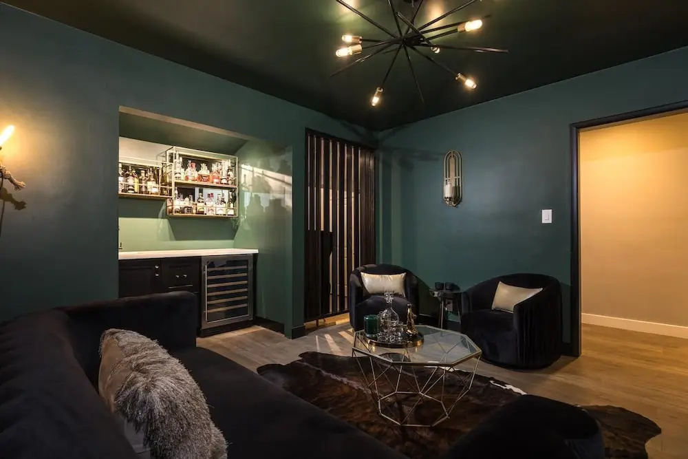 Hidden Valley Pl - 90210 Villa With Canyon Views and a Large Private Backyard