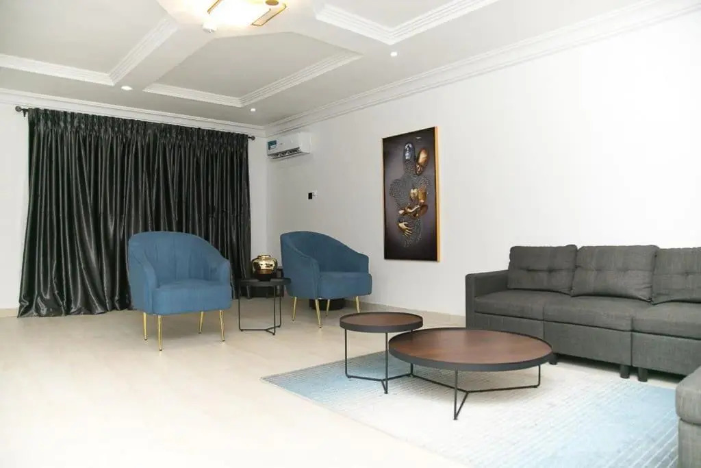 Cozy 3BR Banana Island Apartment