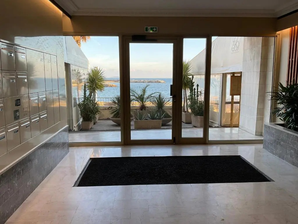 Somptueux appartement face à la mer
