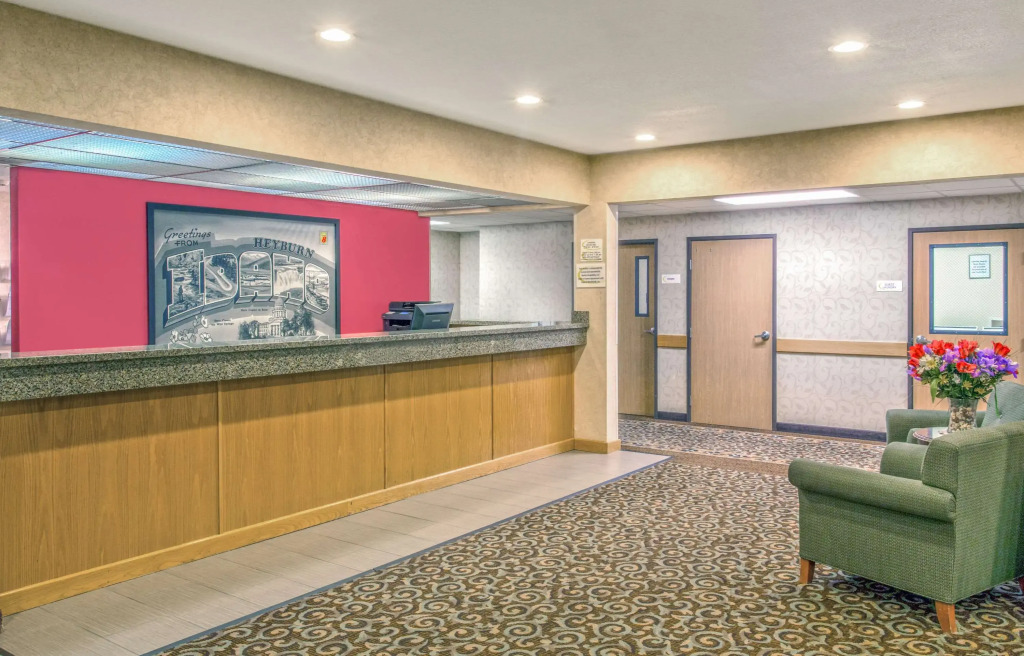 Super 8 by Wyndham Heyburn