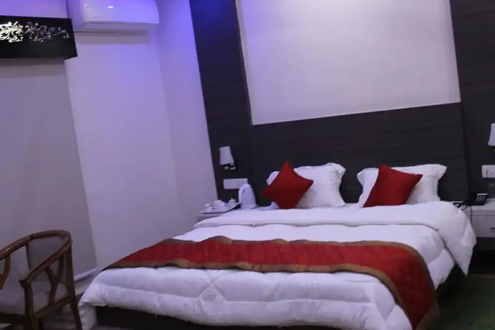 Kitchen Hut Hotel