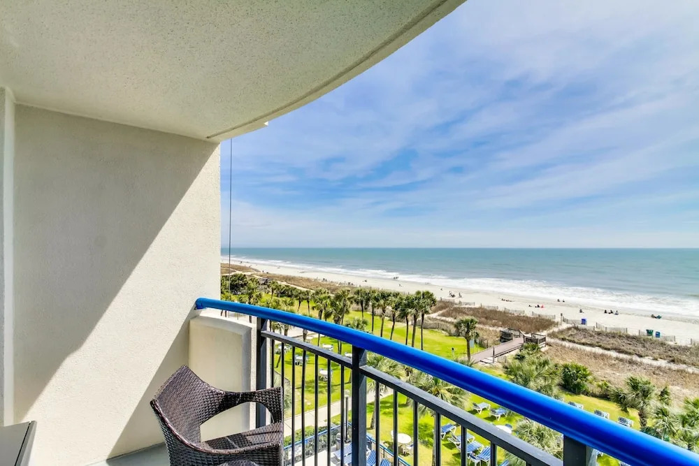 Spectacular Oceanfront Condo by Hosteeva
