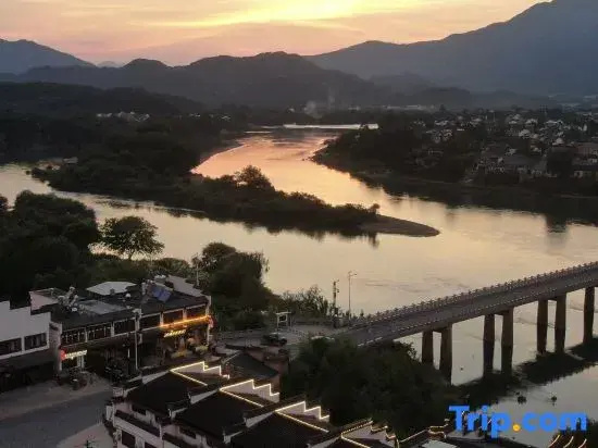 Yulong Lakeside · Xiaoyin Jiangshe · Swimming Pool Homestay