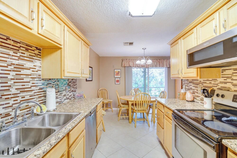 Sebastian Home w/ Screened Lanai: 8 Mi to Beach!