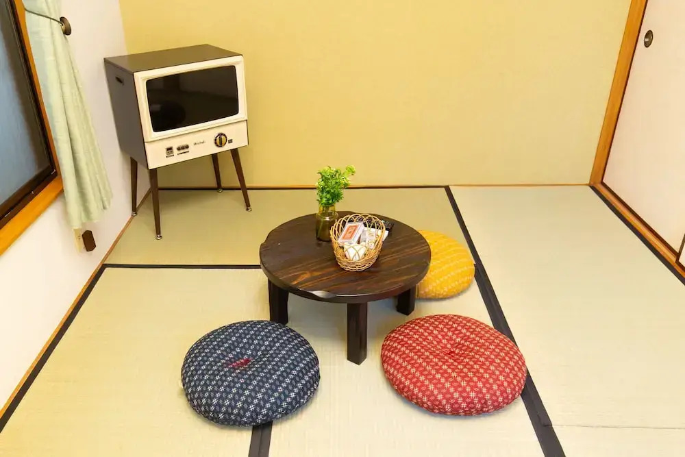 Kagurazaka Retro BAR & HOTEL