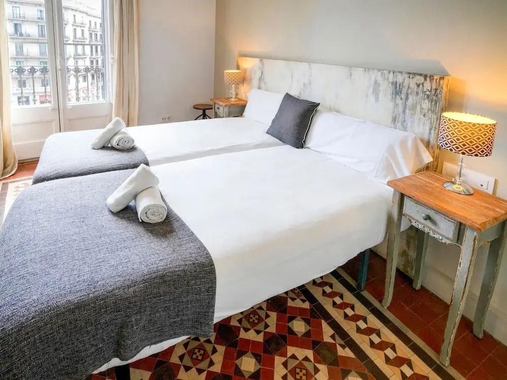 Luxurious apartment for 9 people recently renovated in the center of Barcelona