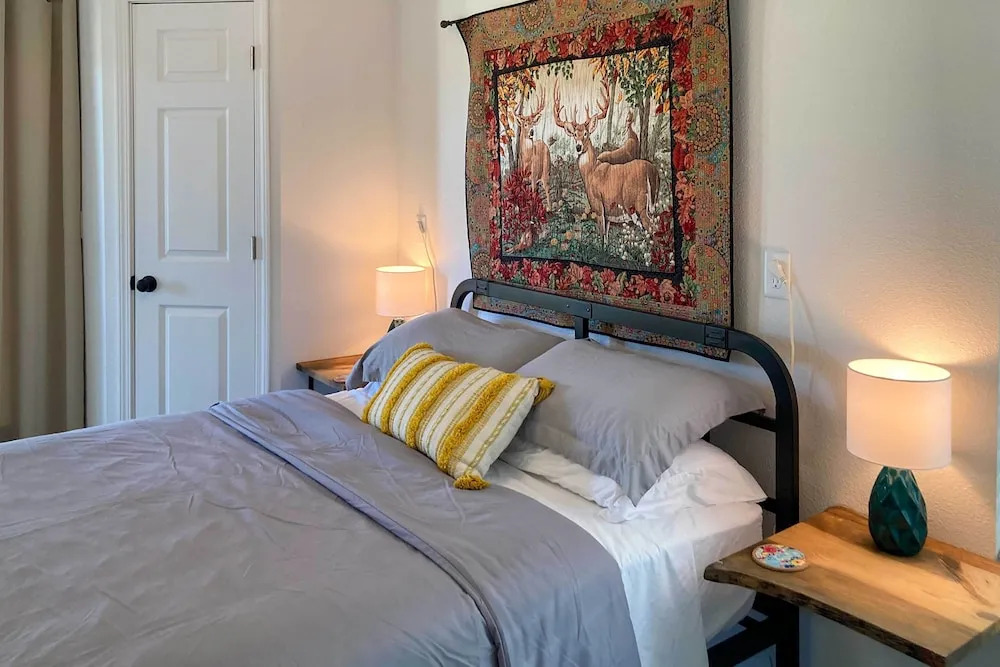 2 Mi to Marinas & Grove: Cozy Cabin w/ Grill