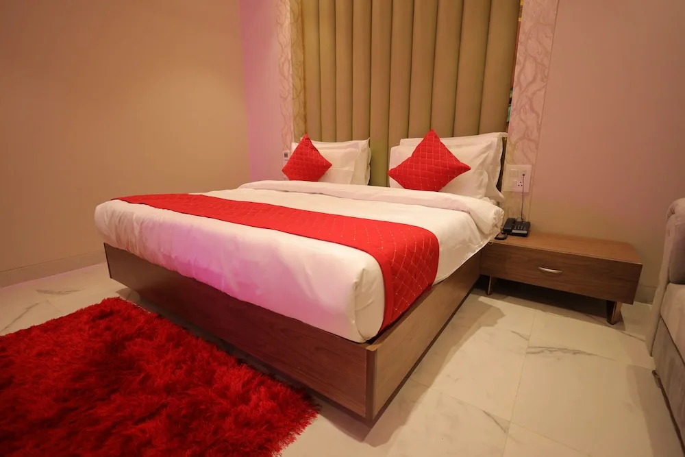 Hotel Taj Crown plaza