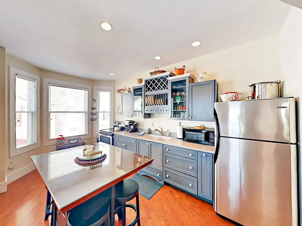 Downtown Boothbay Harbor Apartment by RedAwning
