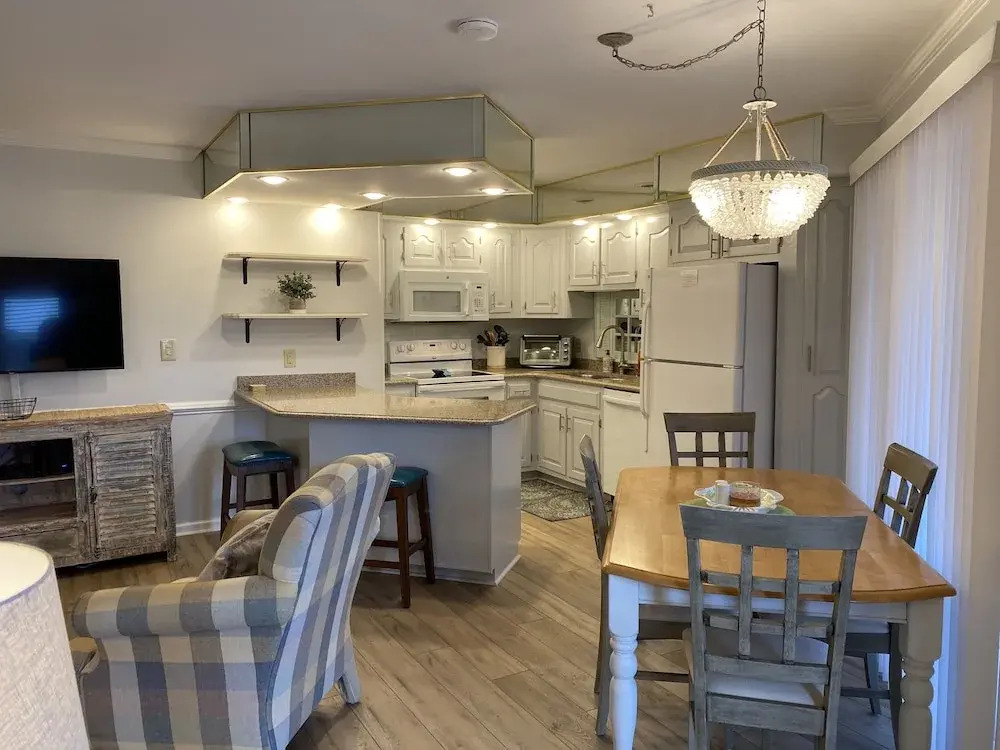 Tilghman Lakes H4 3 Bedroom Condo by RedAwning