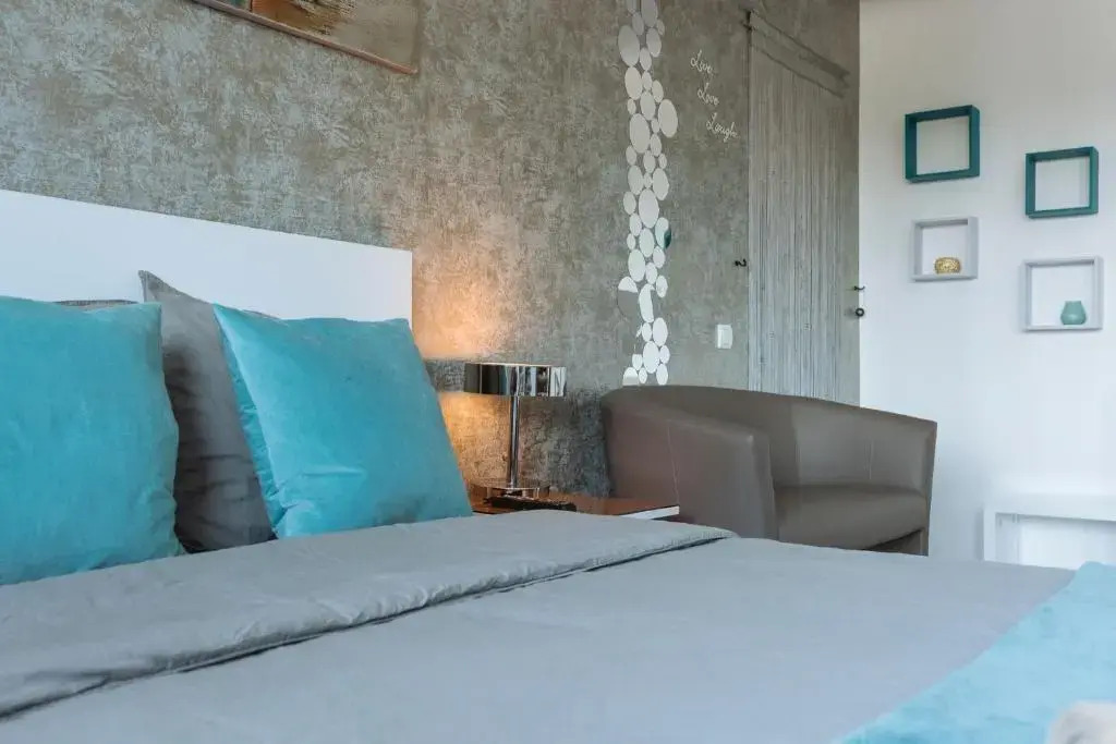 Tres Chic DOUBLE sized Apartment