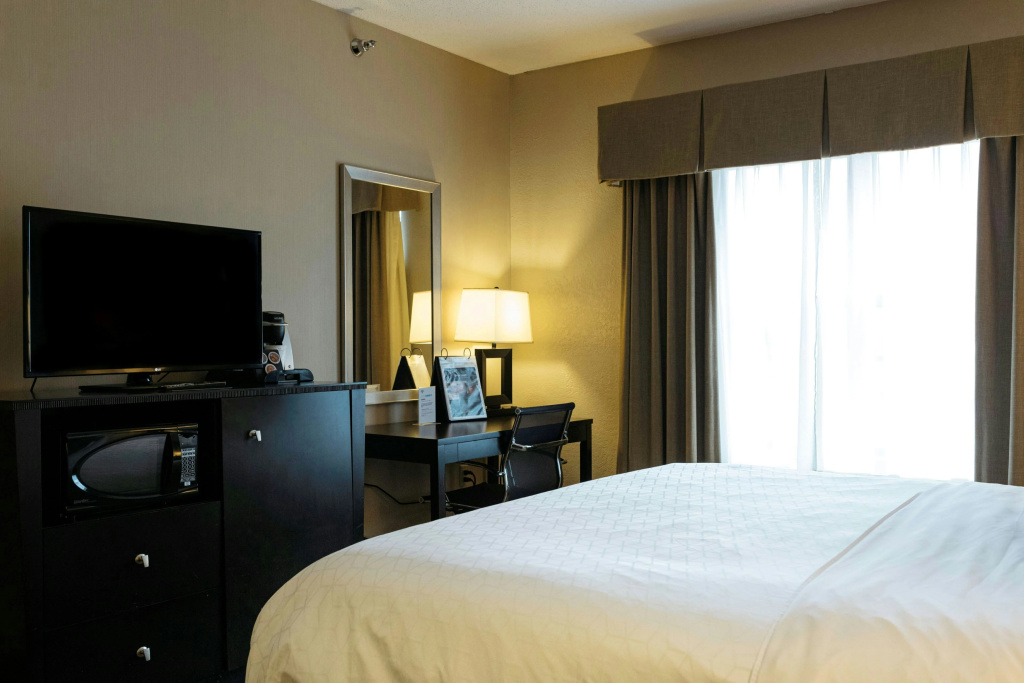Holiday Inn Express & Suites - Olathe North by IHG