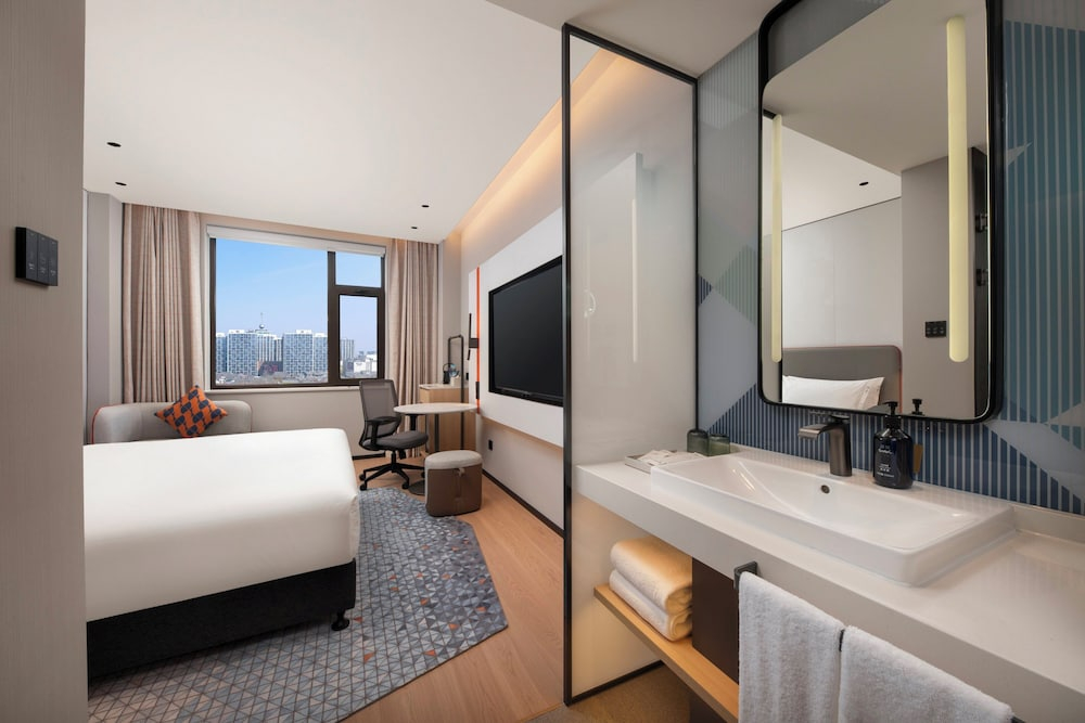 Holiday Inn Express Jinan Quancheng Square by IHG