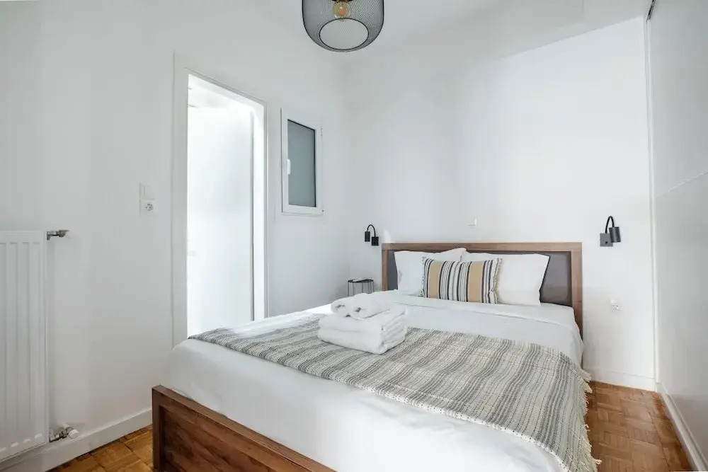 Glimmer 2-Bedroom Apartment in Athens