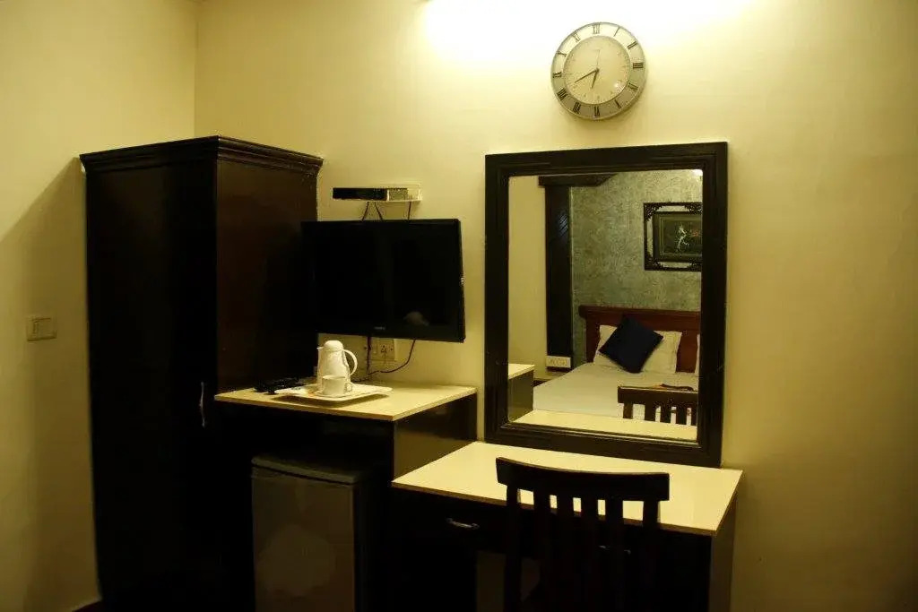 Hotel Garden View - Near Karol Bagh Metro Station and Gaffar Market