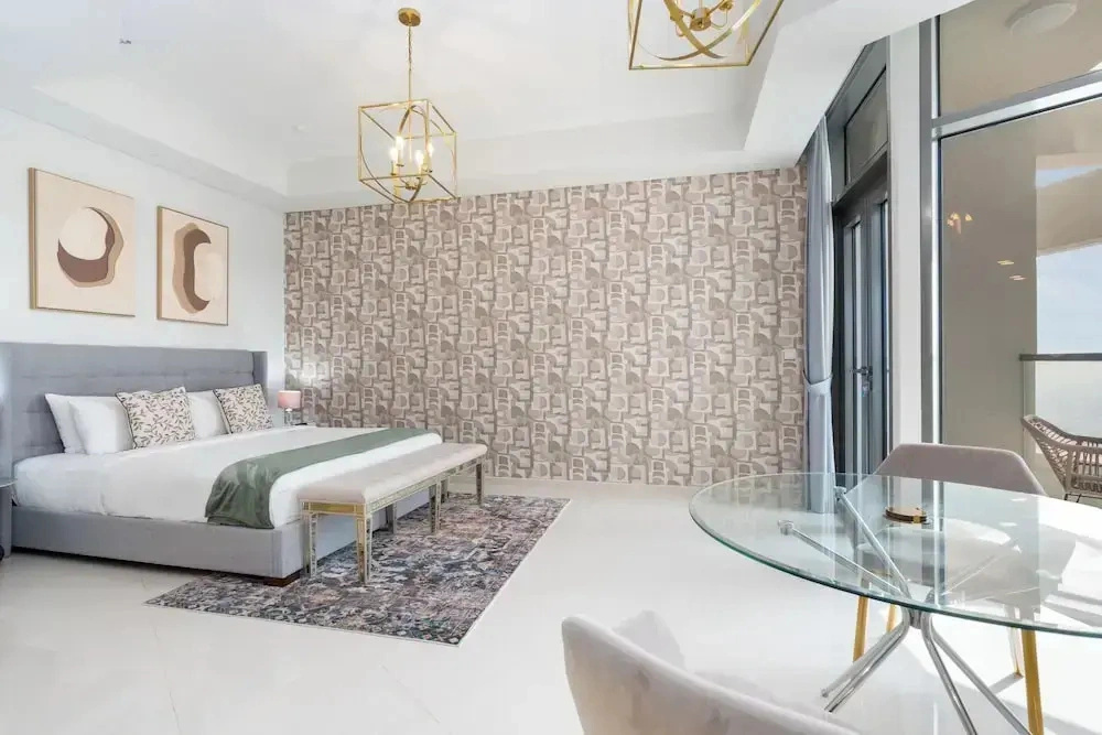 Lux BnB Aykon Tower Skyline Views