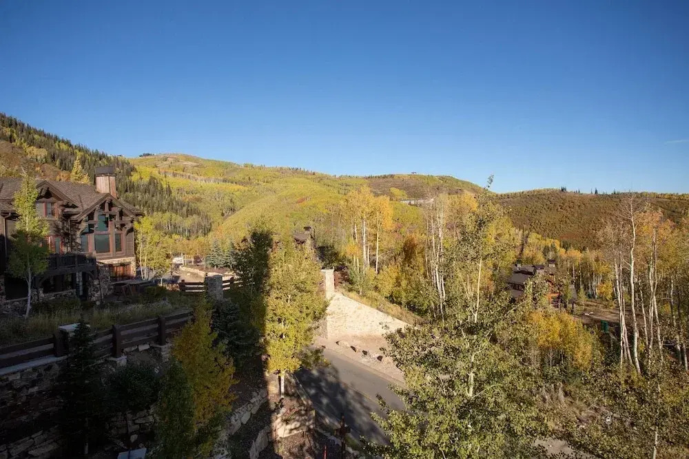 Grand Lodge - Three Bedroom #301 - Ski-in/ski-out 3 Condo