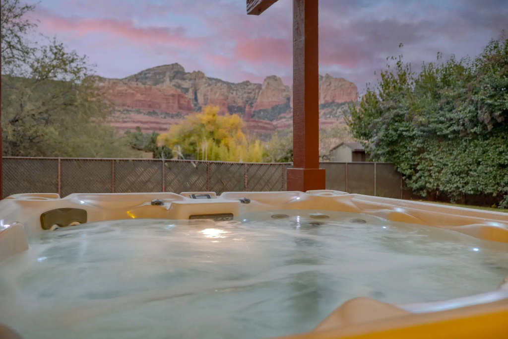 Sedona Sunrise by Avantstay Majestic Red Rocks Views~walk to Jordan Trailhead~peloton Bike~hot Tub~wifi