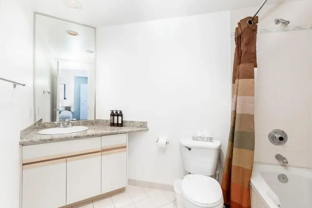 Large 2-bedroom Whistler Condo for up to 6 People w Swimming Pool hot tub