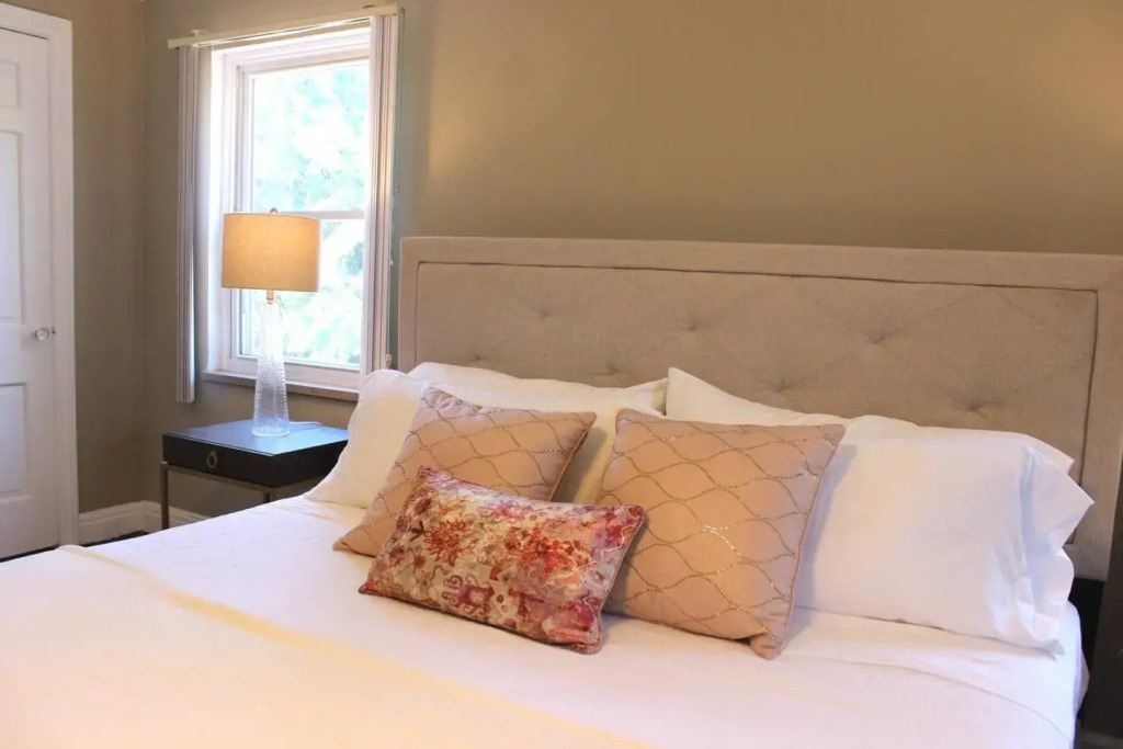 Spacious Luxury Home 5 min to Detroit Golf Club 4 car Free Parking