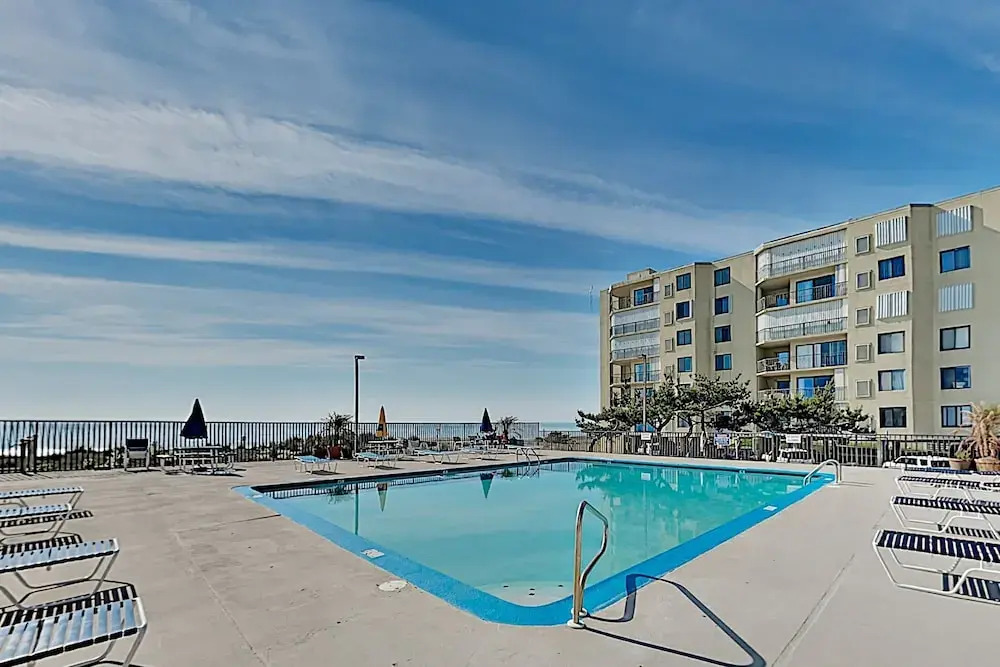 Ocean & Bay-view W/ Pool, Easy Beach Access! 2 Bedroom Condo