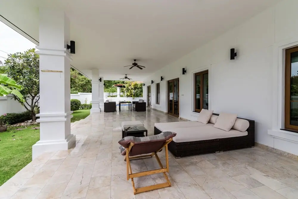 Luxury 5 Bedroom Villa in Beautiful Banyan Resort