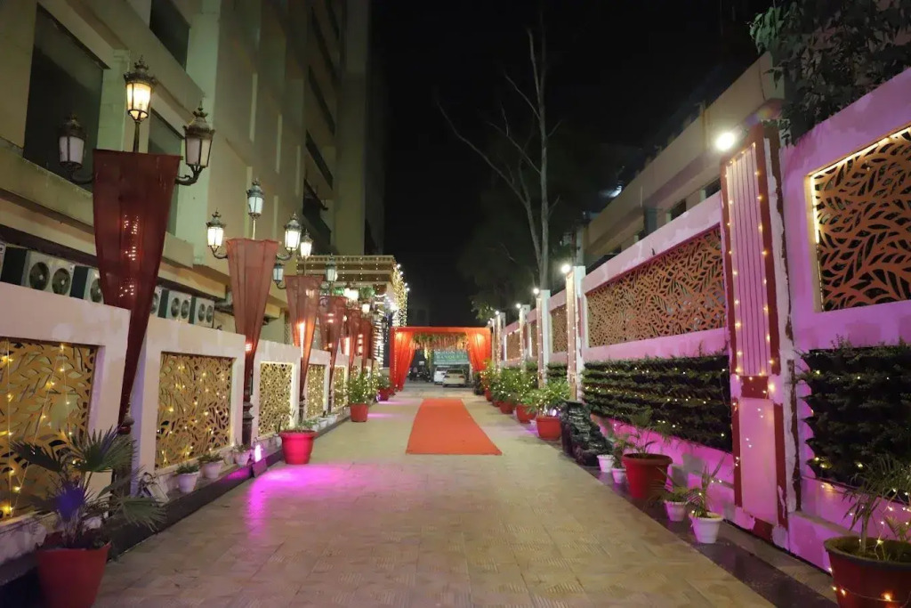 Banana Tree Hotel & Banquets