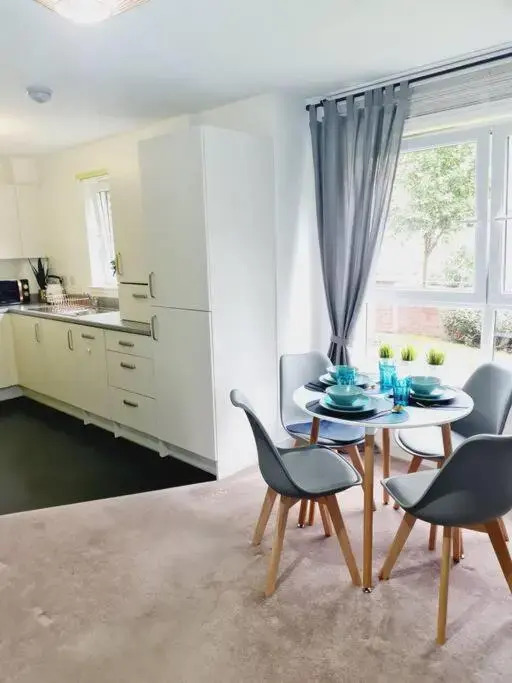 Stylish 2 bedroom Apartment / FREE Gated Parking